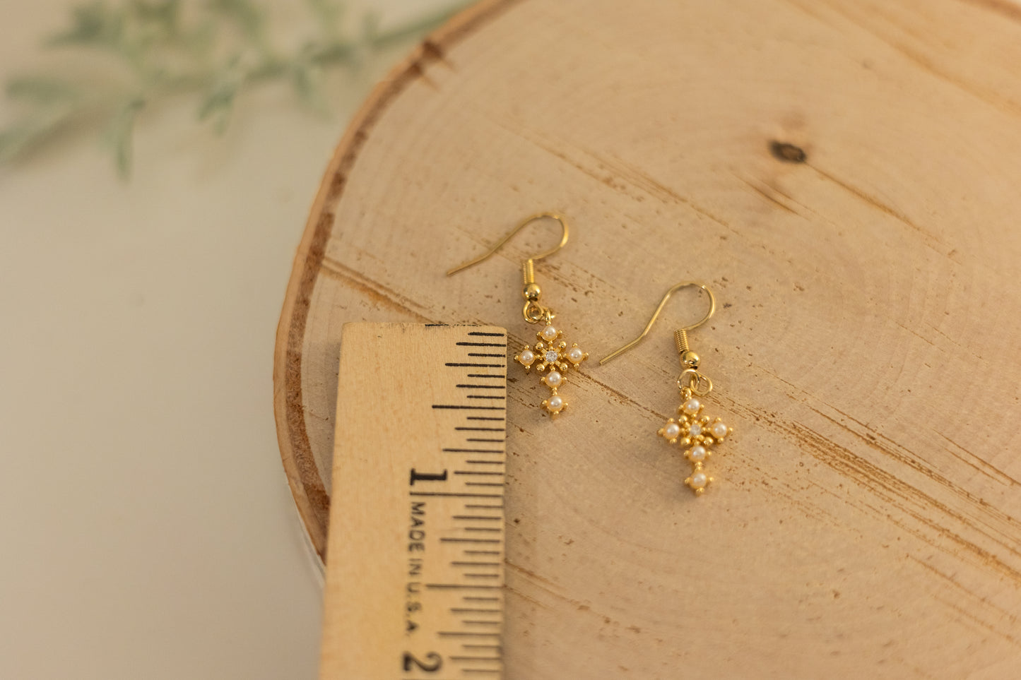 Dainty Winter Cross