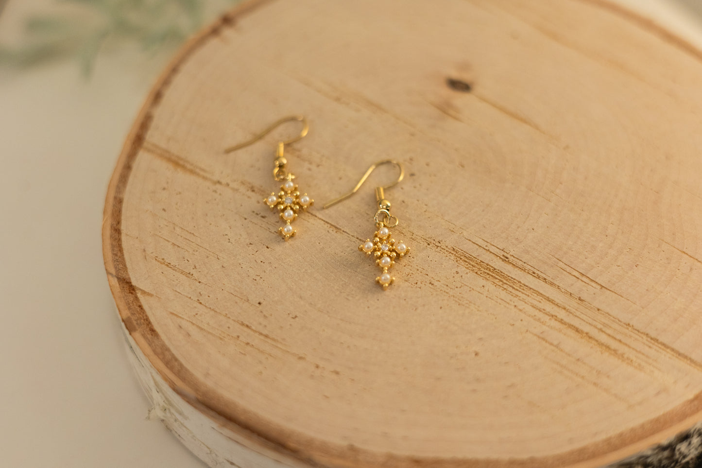 Dainty Winter Cross