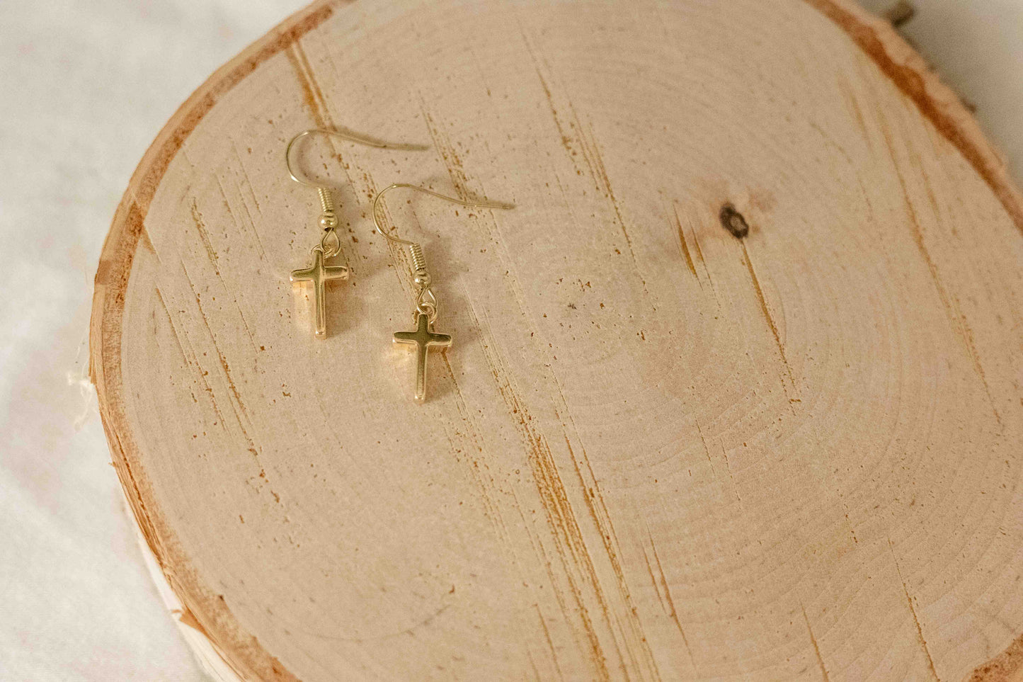 Dainty Cross - Gold